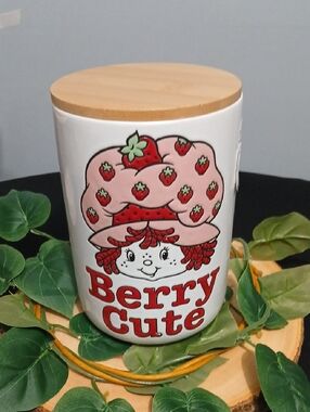 New! Strawberry Shortcake  'Berry Cute' Canister with Wooden Lid NWT